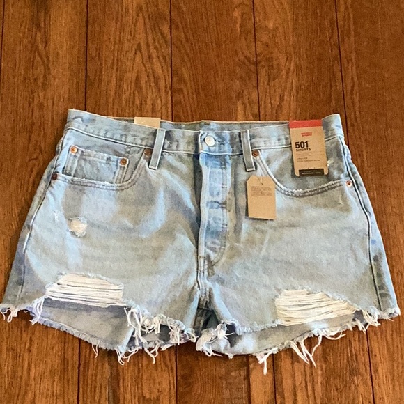 Levi’s original 501, high rise, button fly, light wash cutoff denim jean shorts - Picture 3 of 15